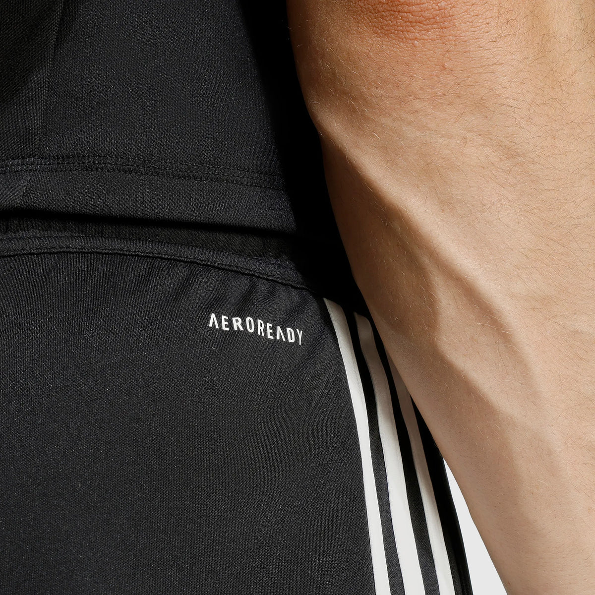 Shorts Adidas Liverpool 2025/26 III Goleiro na TSN Sports