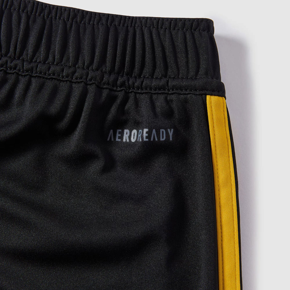 Shorts adidas Manchester United 2025/26 III na TSN Sports