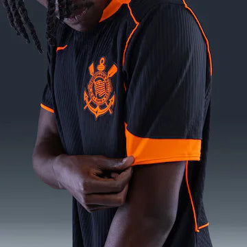 Camisa Nike Jogador Corinthians 2025/26 III, detalhe do escudo