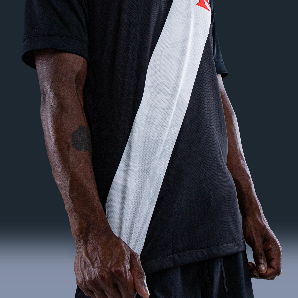 Camisa Nike Vasco 2026/27 I COUTINHO N° 10, detalhe do escudo