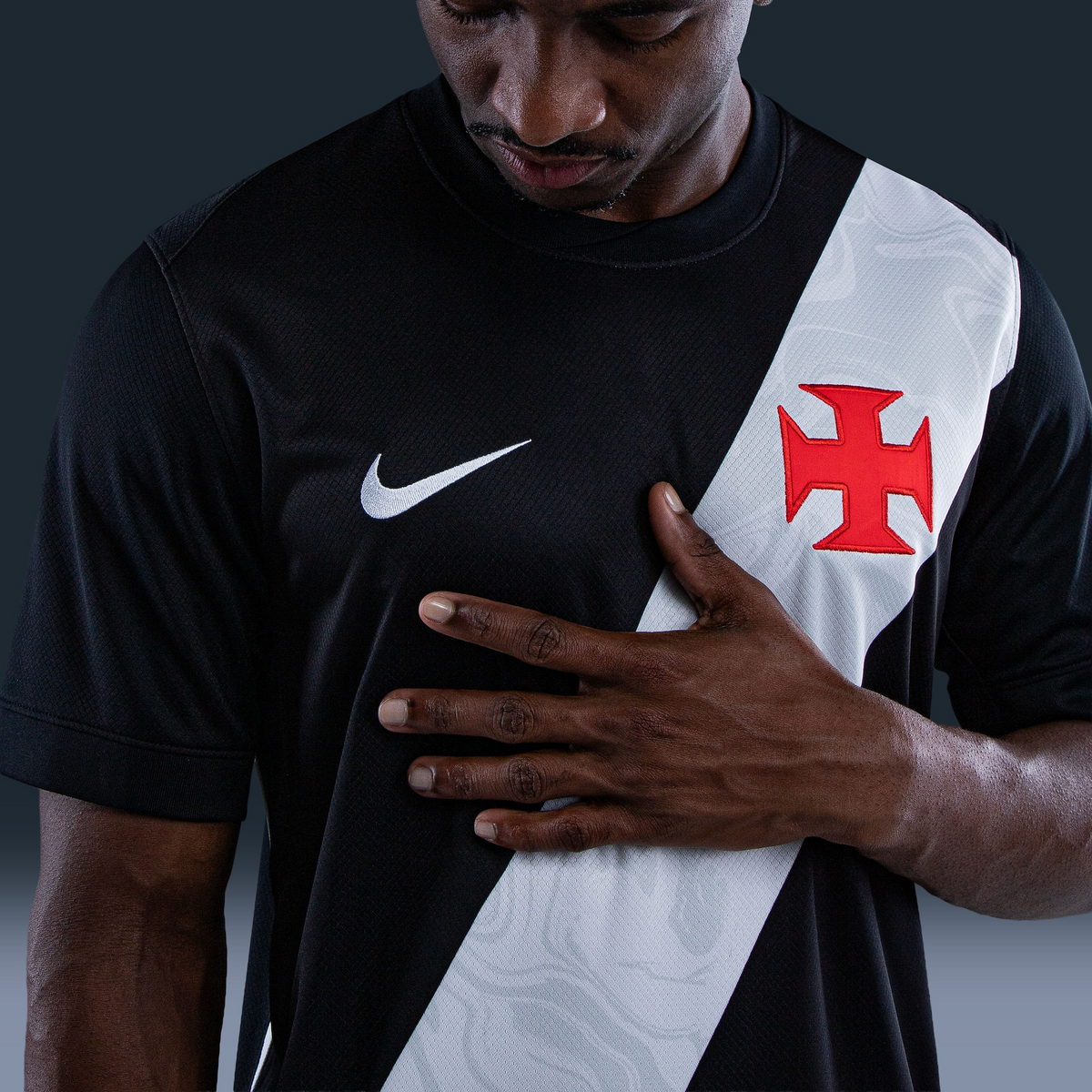 Camisa Nike Vasco 2026/27 I T. MENDES N° 23, vista de frente