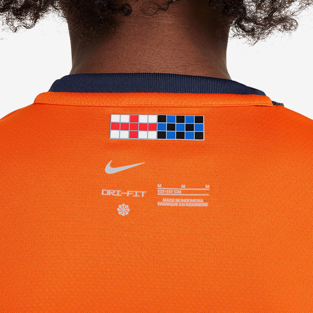 Conjunto Infantil Nike Inter de Milão 2023/24 III, detalhe da gola