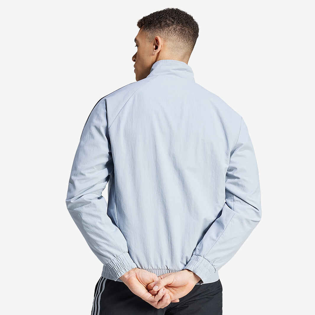 Jaqueta Adidas Juventus FC 2023/24, detalhe do escudo