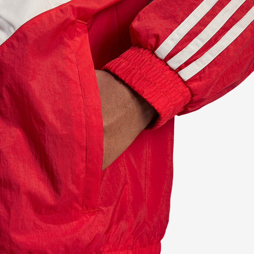 Jaqueta Adidas Originals Bayern de Munique 2024/25, detalhe da gola