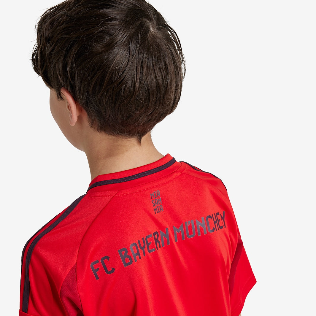 Conjunto Infantil Adidas Bayern de Munique 2024/25 I Torcedor, detalhe da gola