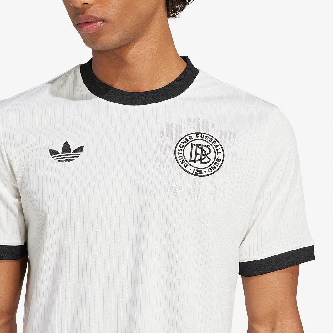 Camisa Adidas Originals Alemanha 2024 Edição Especial 125 Anos, detalhe do escudo