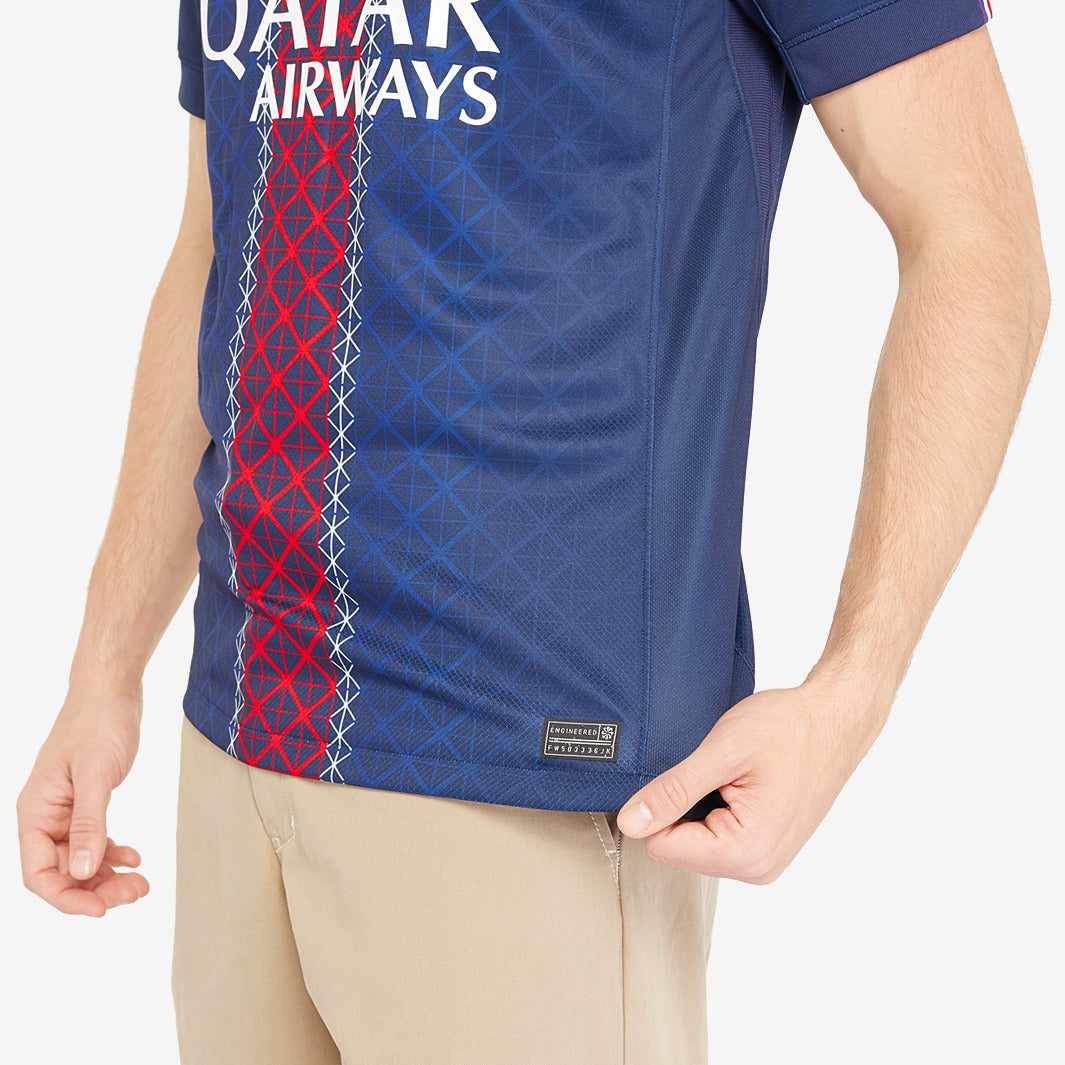 Camisa Nike Paris Saint Germain 2025/26 I Torcedor, detalhe do escudo
