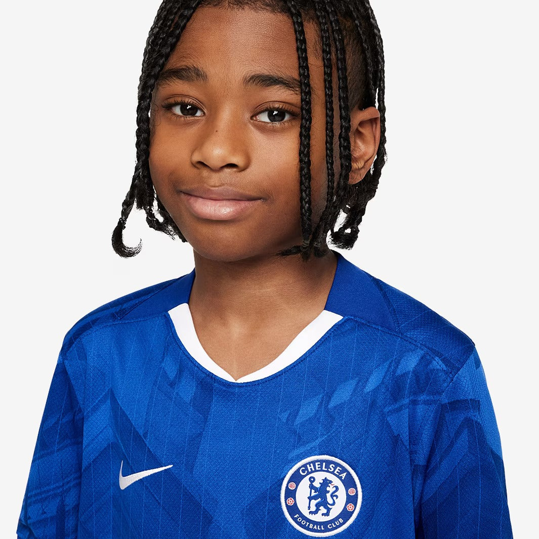 Conjunto Infantil Nike Chelsea 2025/26 Torcedor, detalhe do escudo