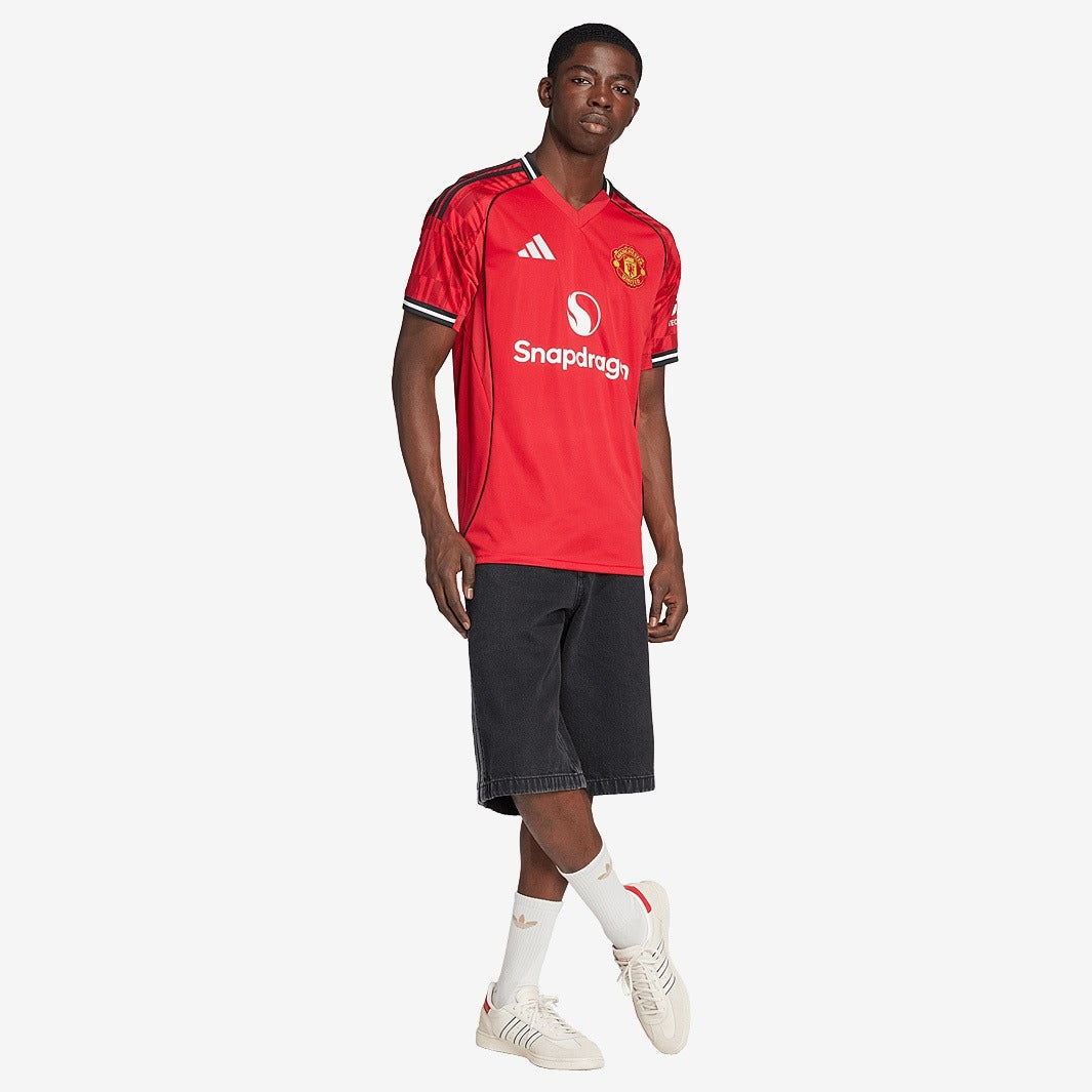 Camisa Adidas Manchester United 2025/26 I Torcedor, vista de frente