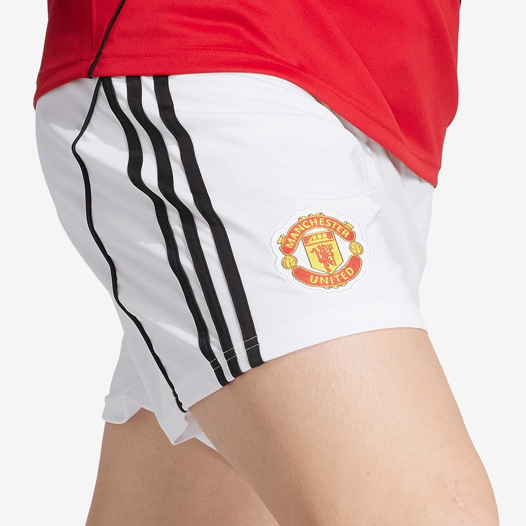 Shorts Adidas Manchester United 2025/26 I, detalhe da gola