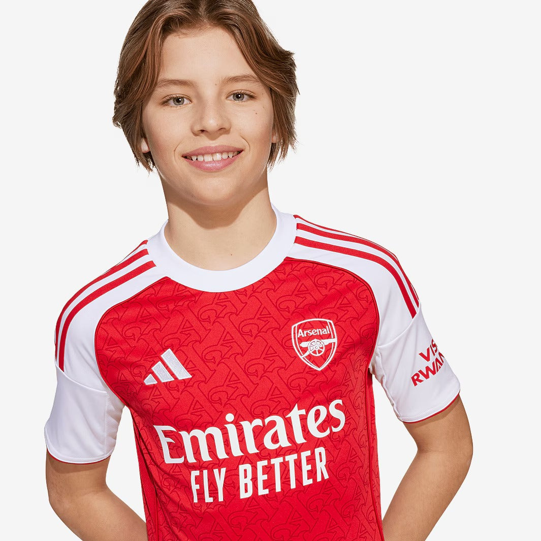 Conjunto Infantil Adidas Arsenal 2025/26 I, detalhe do escudo