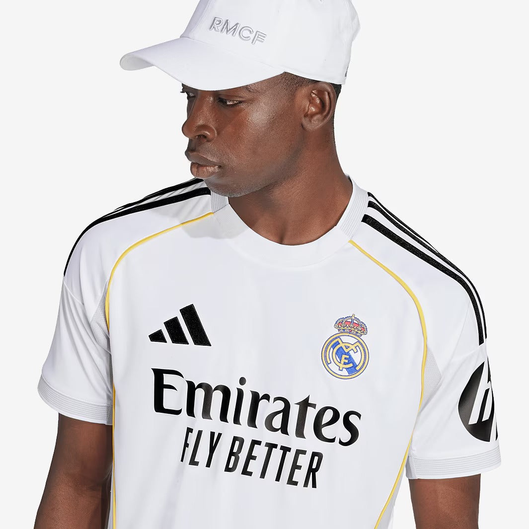 Camisa Adidas Real Madrid 2025/26 I Torcedor, vista de frente
