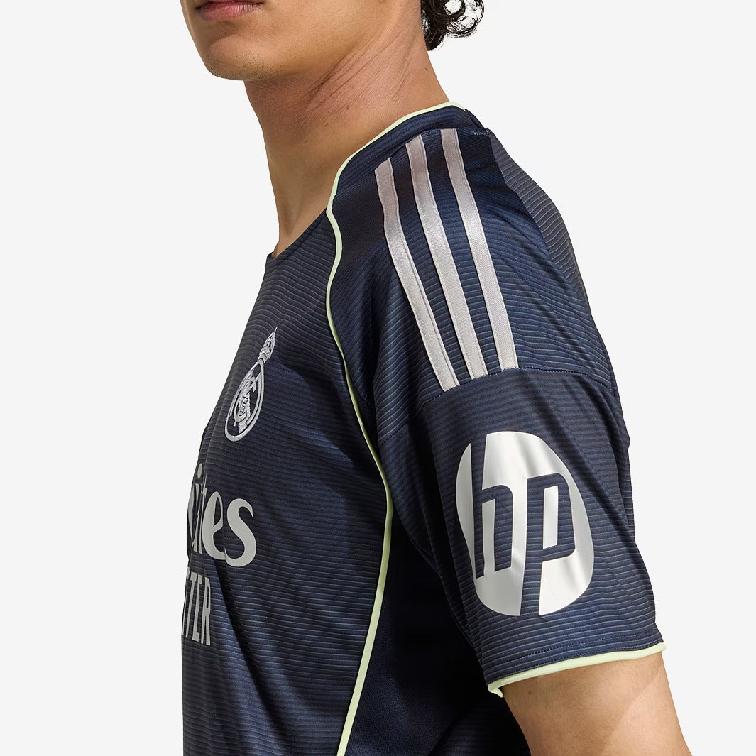 Camisa Adidas Real Madrid 2025/26 II Torcedor, detalhe da gola