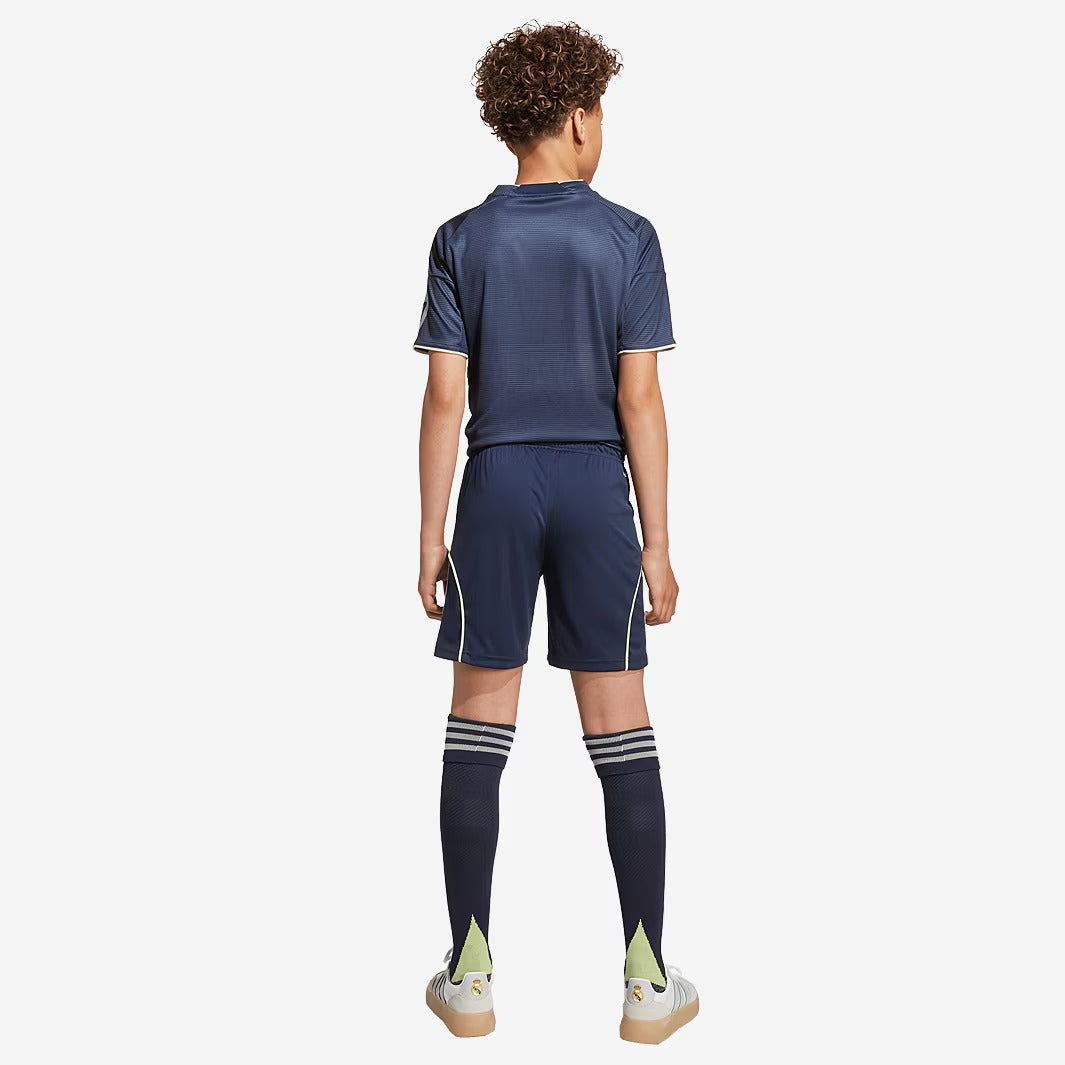 Conjunto Infantil Adidas Real Madrid 2025/26 II, vista de frente