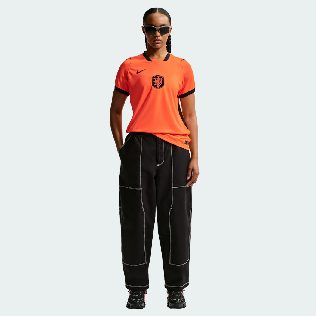 Camisa Feminina Holanda 2026/27 I, detalhe do escudo