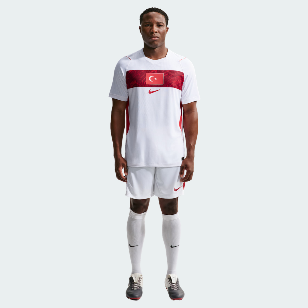Camisa Turquia 2026/27 II Jogador, detalhe do escudo