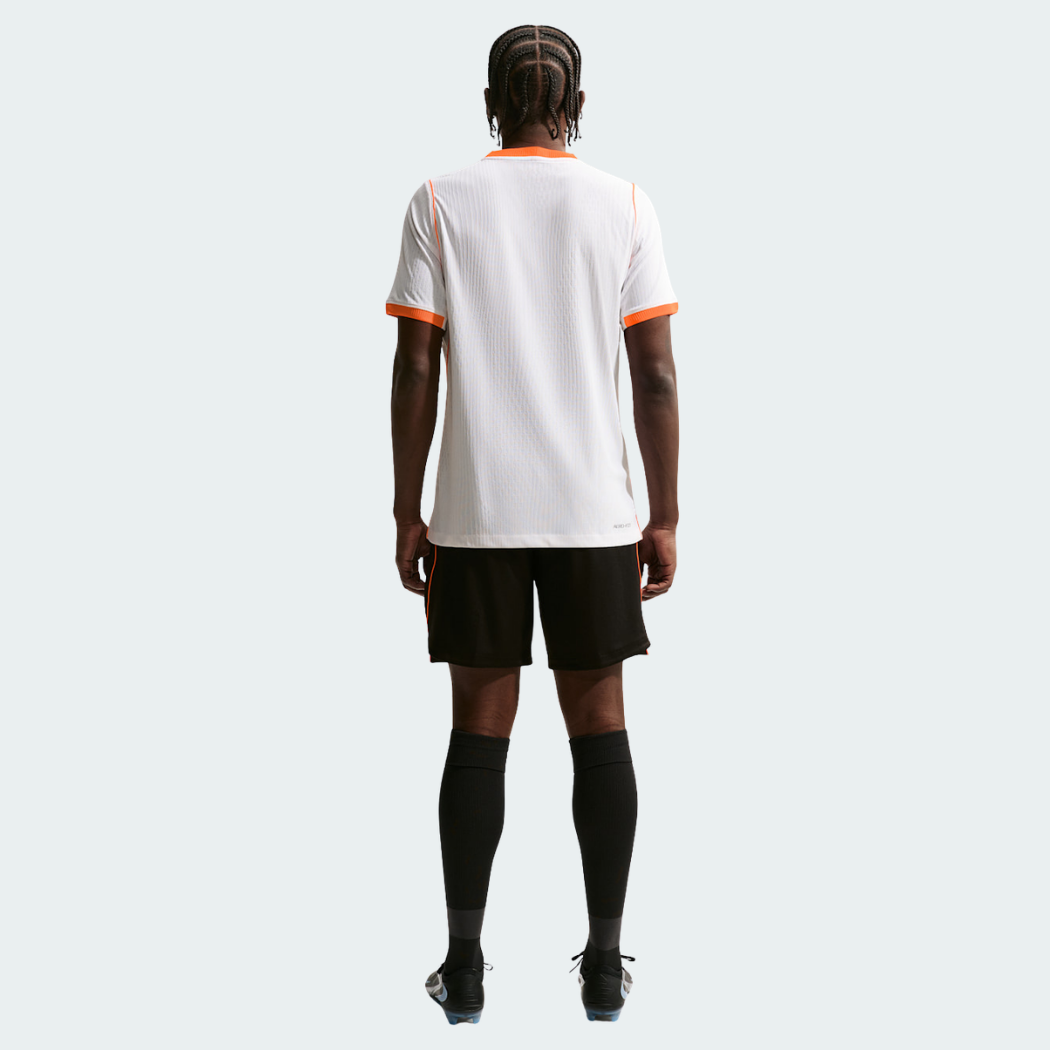 Camisa Holanda 2026/27 II Jogador, detalhe do escudo