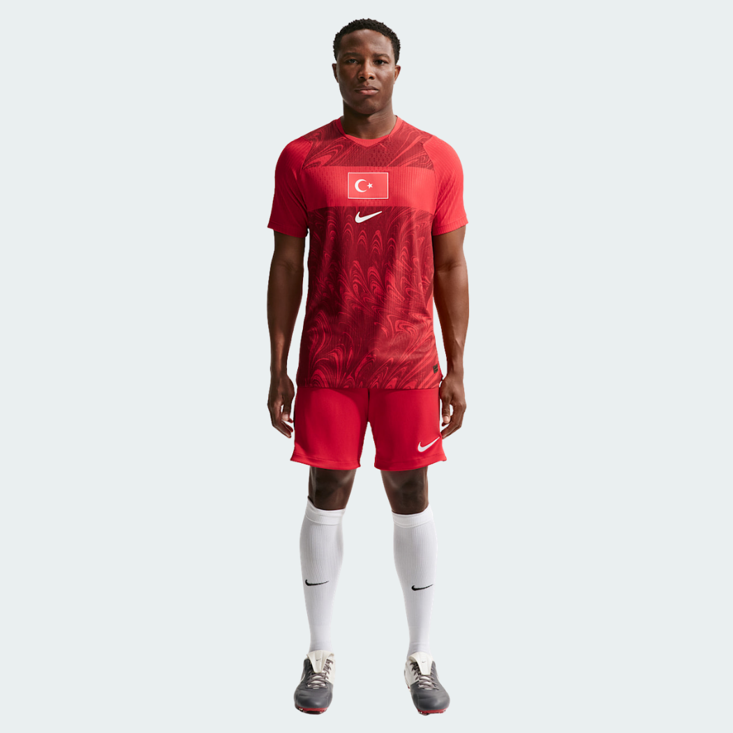 Camisa Turquia 2026/27 I Jogador, detalhe do escudo