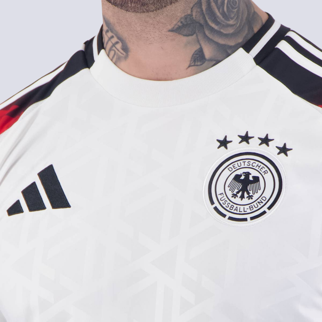 Camisa Alemanha 2024/25 I Torcedor, detalhe do escudo