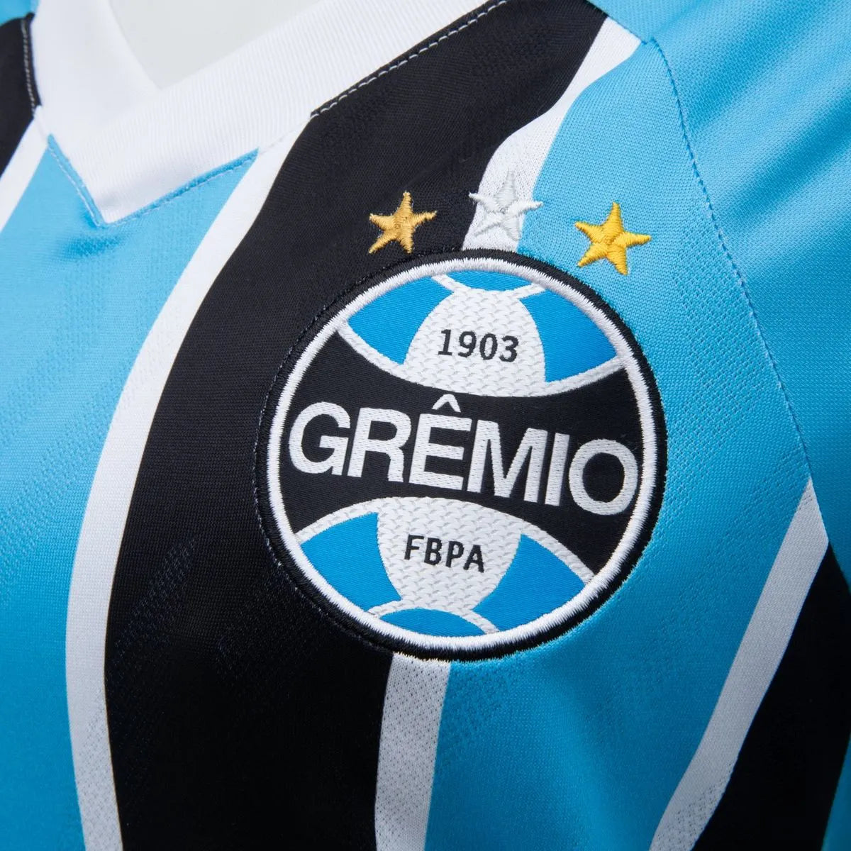 Camisa Feminina Umbro Grêmio 2025/26 I, detalhe do escudo