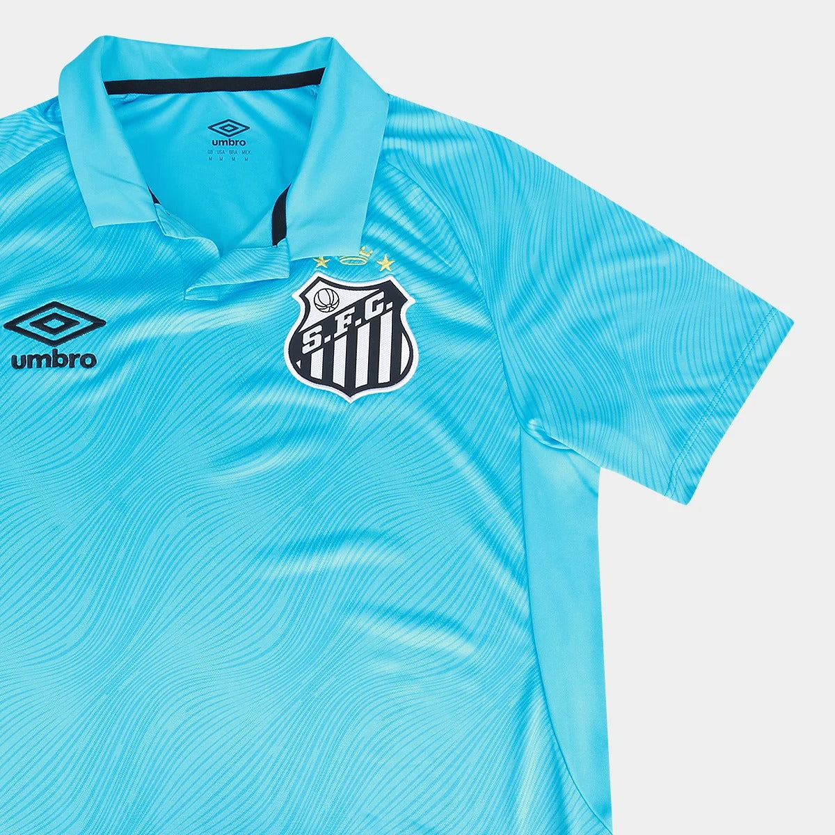 Camisa Masculina Umbro Santos Torcedor 2025/26 Edição Especial Neymar Jr 10, detalhe do escudo