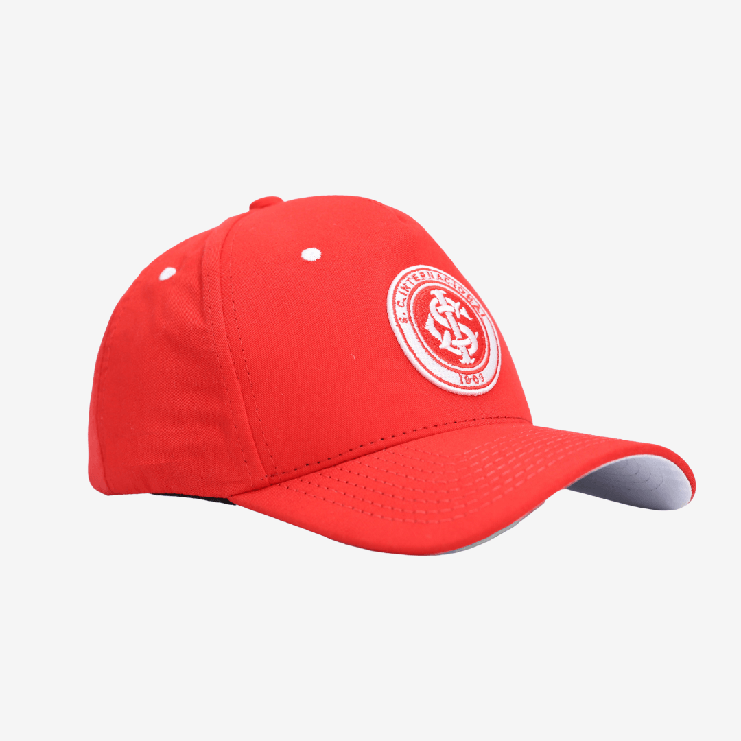 Boné Americano Internacional - Vermelho, detalhe do escudo