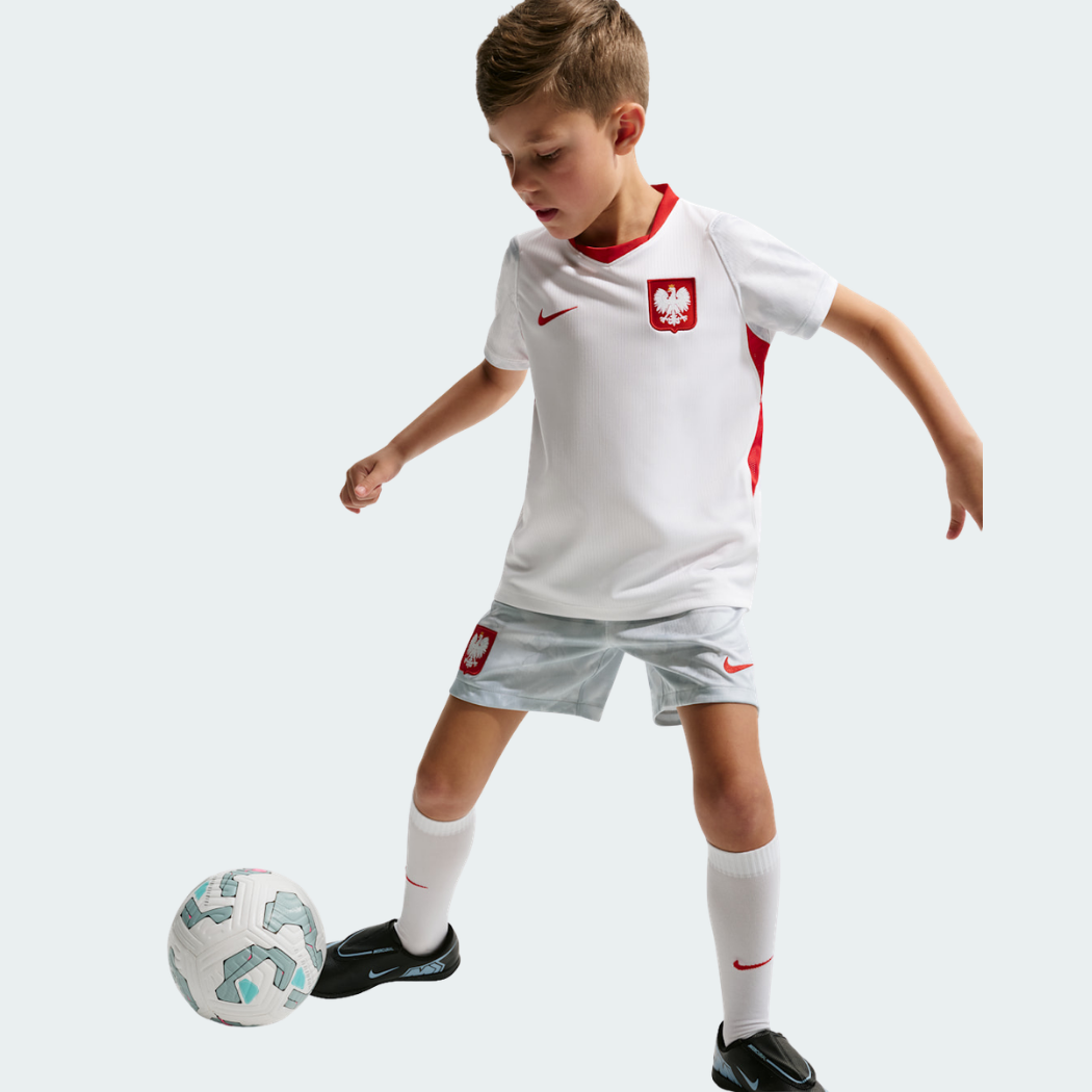 Camisa Infantil Polônia 2026/27 I, detalhe do escudo
