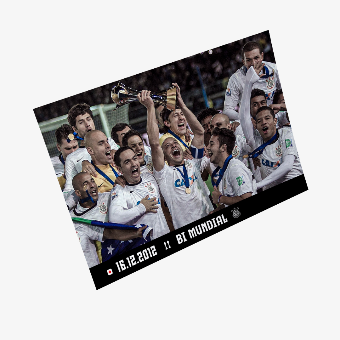 Kit Posters Corinthians - "O Dia que a Loucura Virou Mundial" + 4 Adesivos Exclusivos na TSN Sports