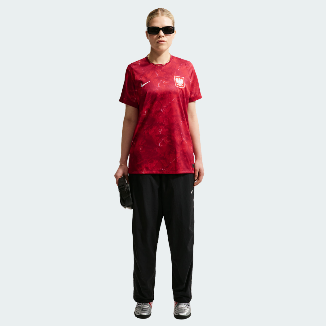 Camisa Feminina Polônia 2026/27 II, detalhe do escudo