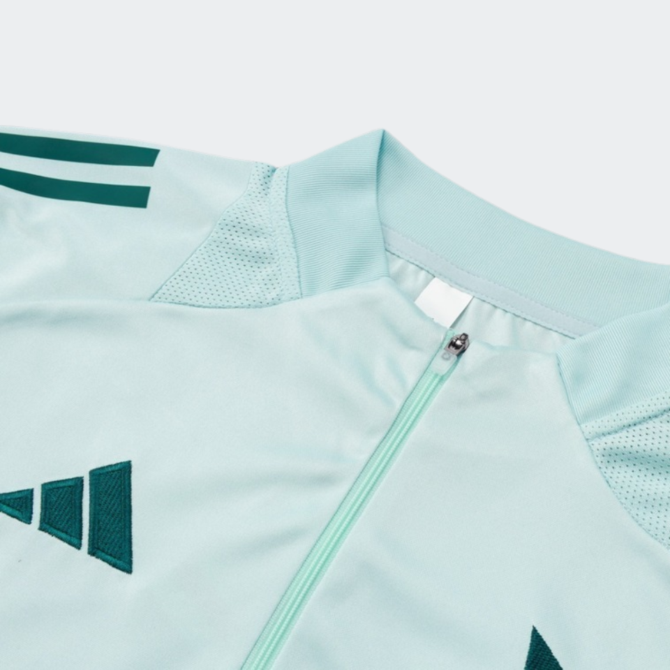 Conjunto de Treino Adidas Cruzeiro 2025/26, detalhe do escudo