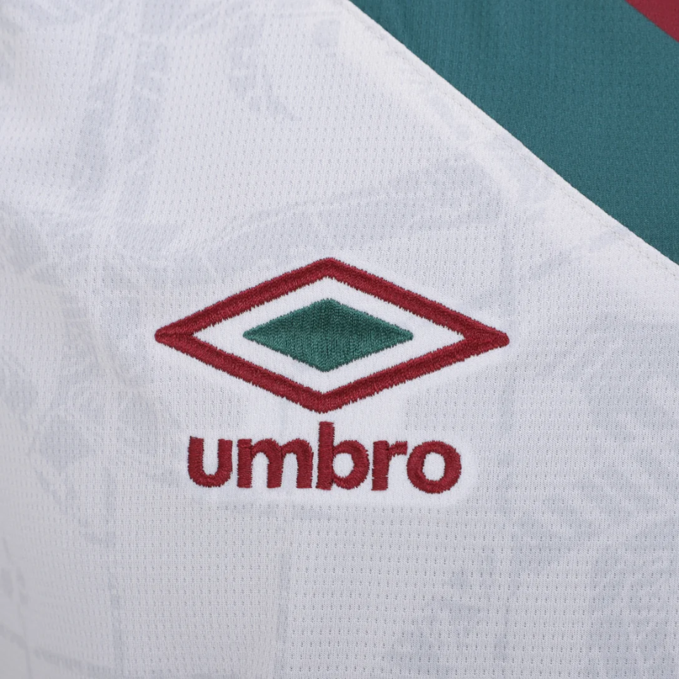Camisa Umbro Fluminense 2024/25 III, detalhe do escudo