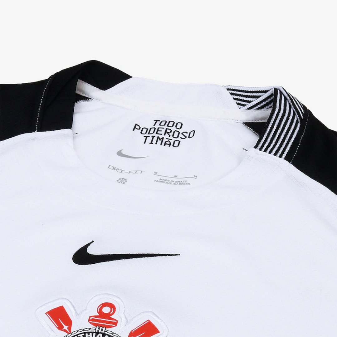 Conjunto Infantil Nike Corinthians 2025/26 I, detalhe do escudo