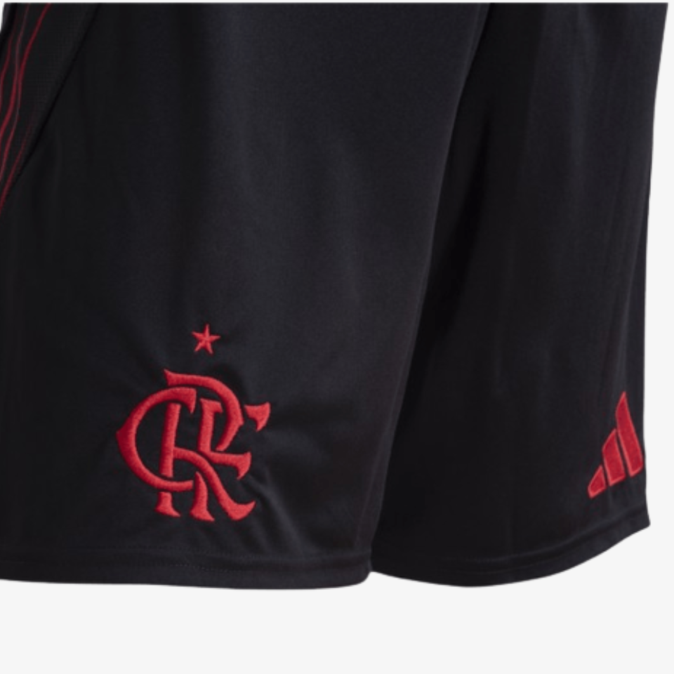 Shorts Adidas Flamengo 2025/26 II, detalhe do escudo