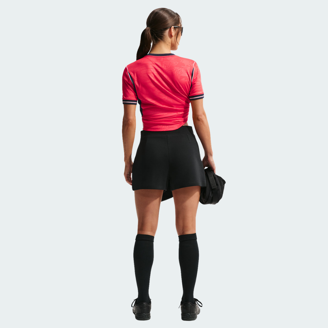 Camisa Feminina Inglaterra 2026/27 II, detalhe do escudo
