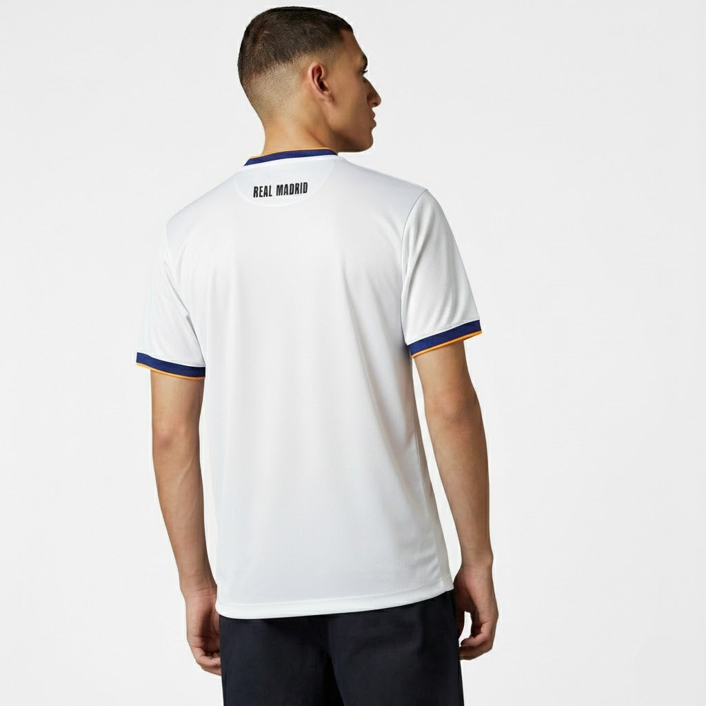 Camisa Retrô Real Madrid 2010/11 I, vista de frente