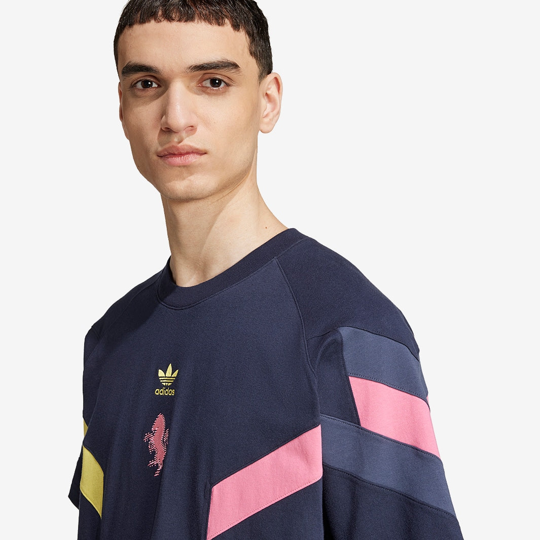 Camisa Casual Adidas Originals Juventus FC 2024/25 Legend Ink, detalhe do escudo