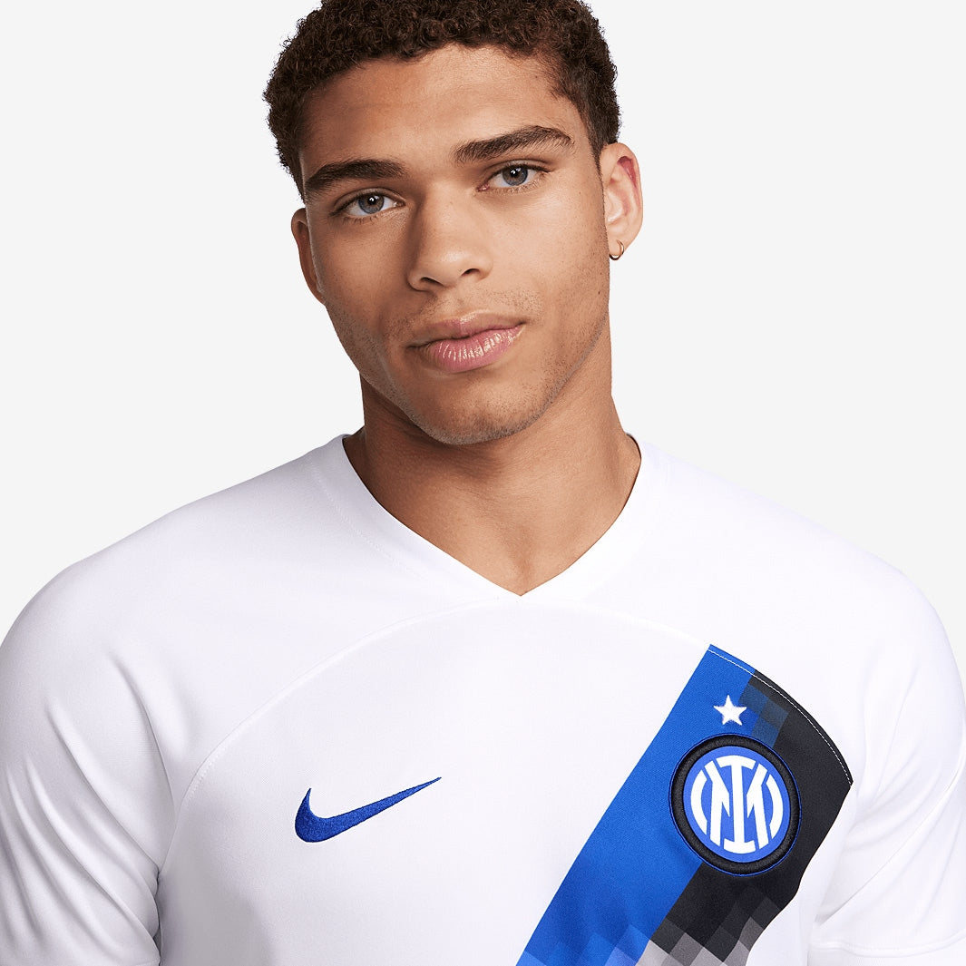 Camisa Nike Inter de Milão 2023/24 II, detalhe do escudo
