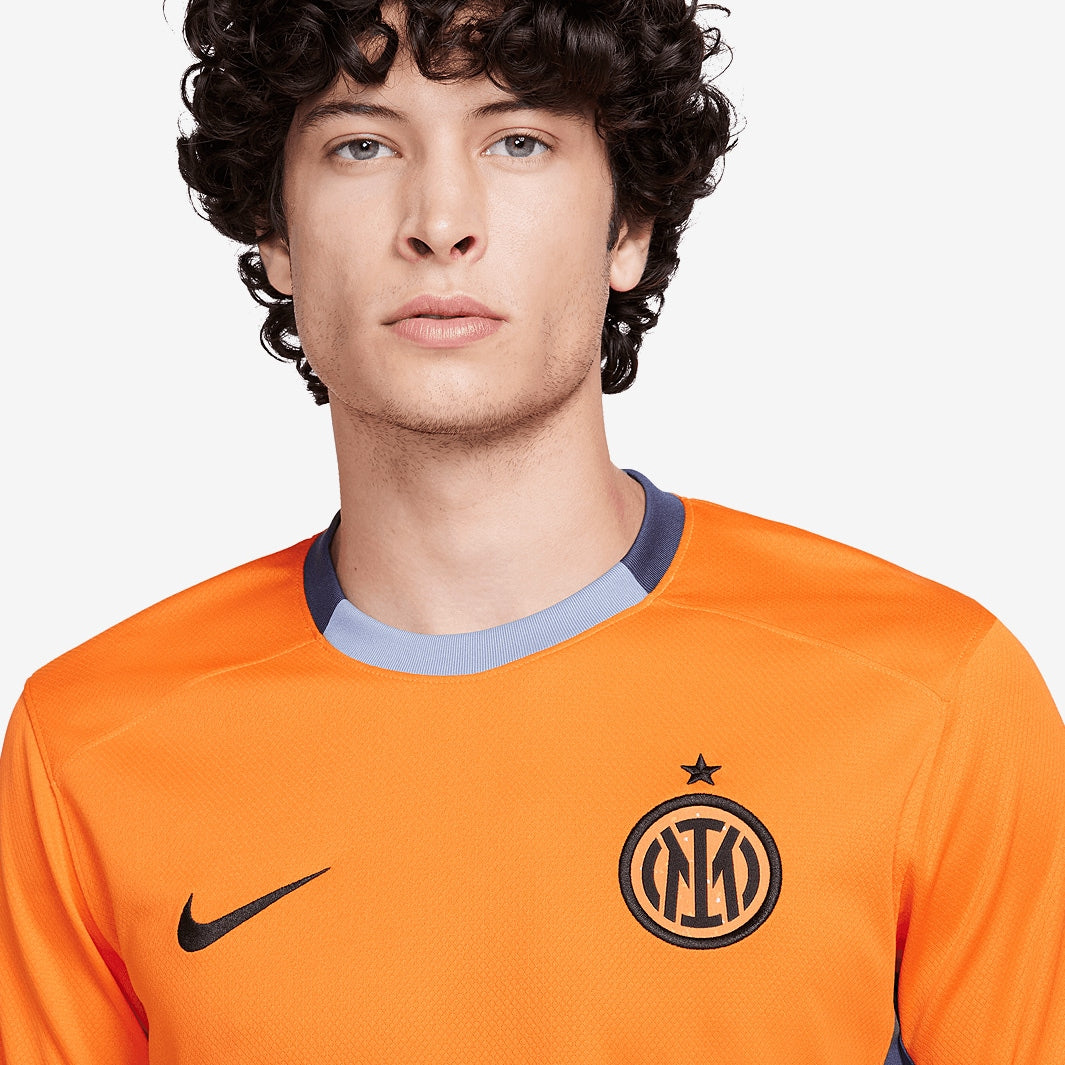 Camisa Nike Inter de Milão 2023/24 III, detalhe do escudo