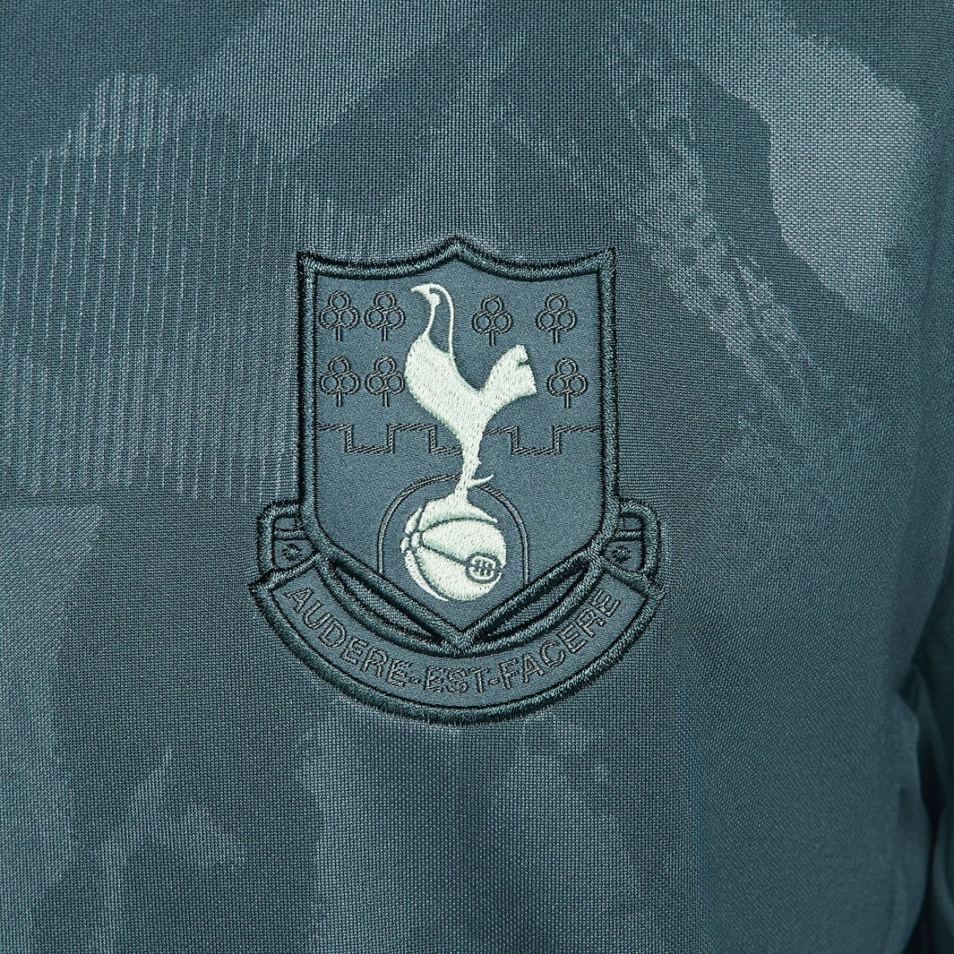 Camisa Nike Tottenham FC 2024/25 Pré-Jogo, detalhe da gola