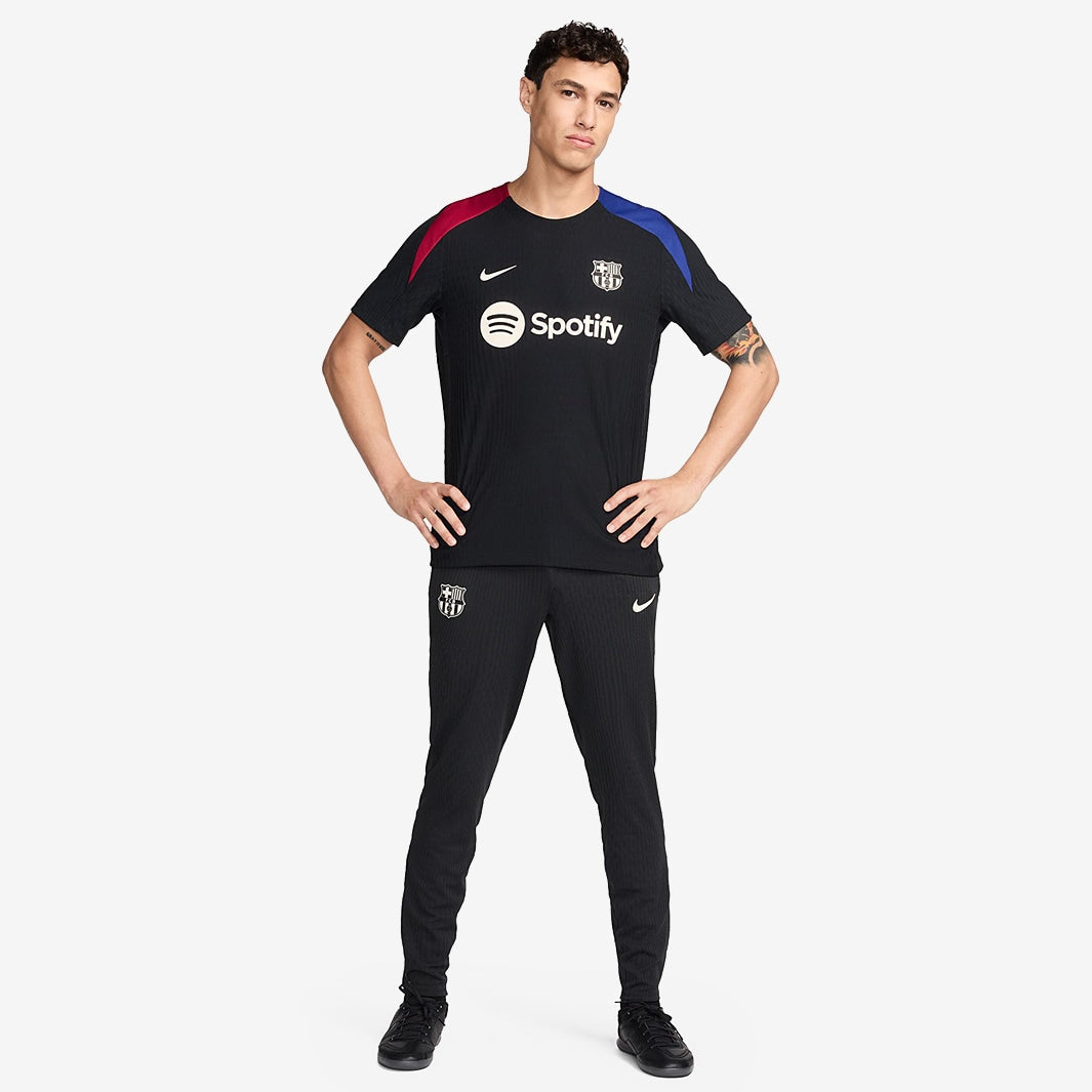 Camisa Treino Nike FC Barcelona 2024/25, vista de frente