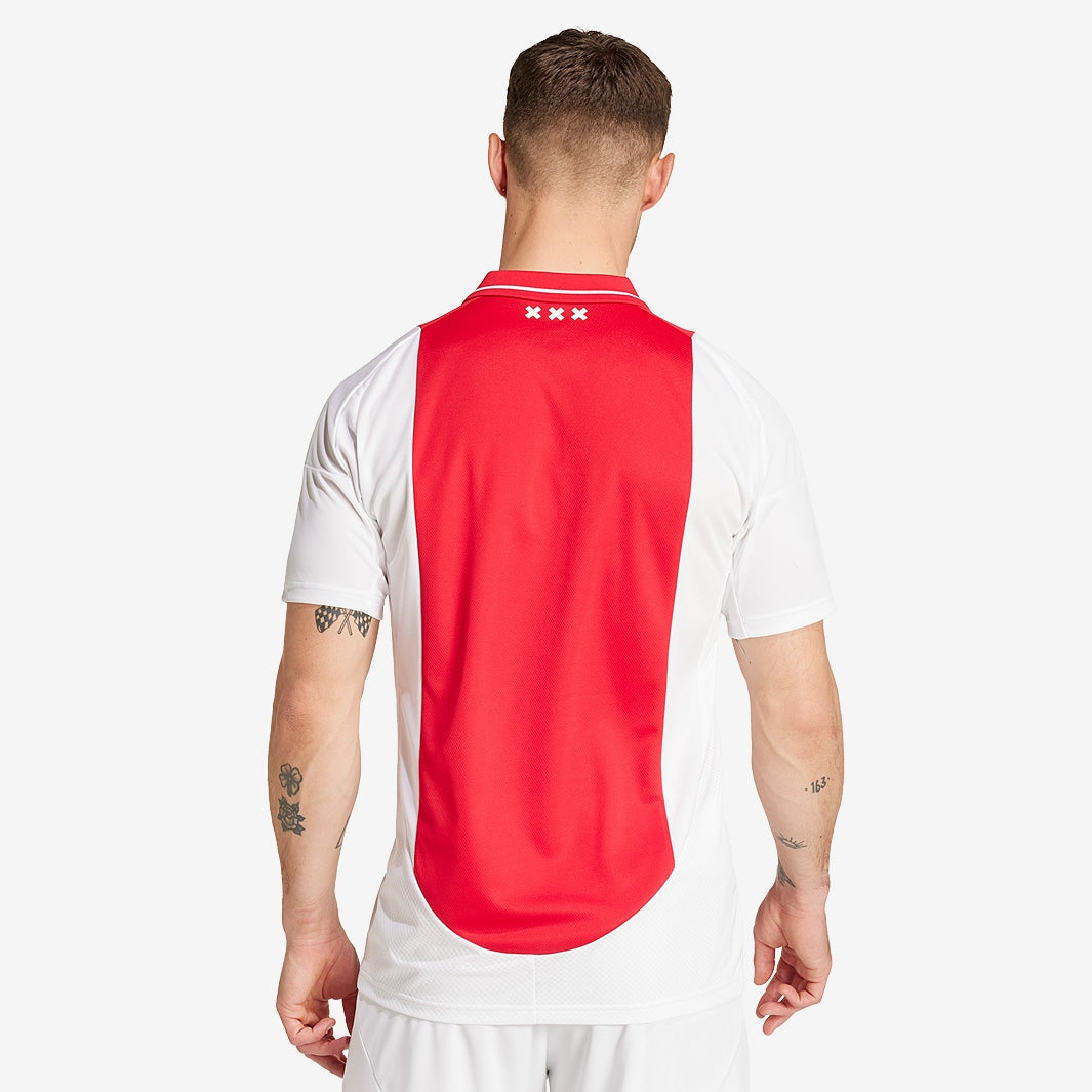 Camisa Adidas Ajax Amsterdam 2024/25 I, detalhe do escudo