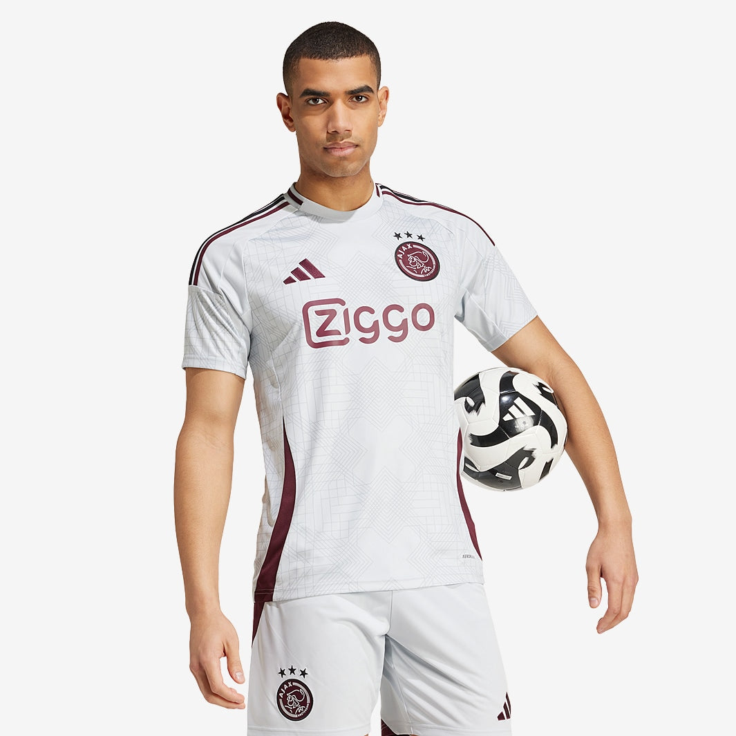 Camisa Adidas Ajax Amsterdam 2024/25 III, detalhe do escudo