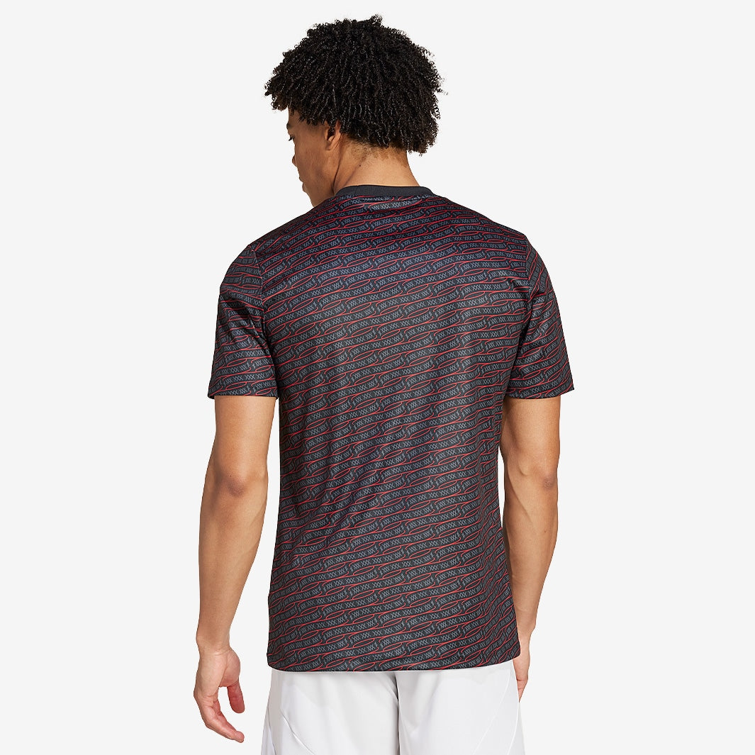 Camisa Adidas Ajax Amsterdam 2024/25 Pré-Jogo, detalhe do escudo
