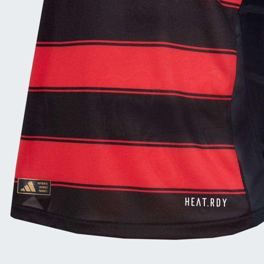 Camisa Adidas Flamengo 2025/26 I Authentic, detalhe do escudo