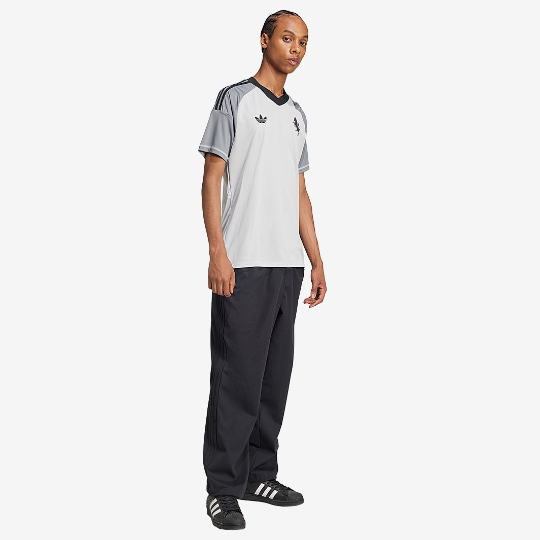 Camisa Adidas Juventus FC 2024/25 Goleiro, detalhe do escudo