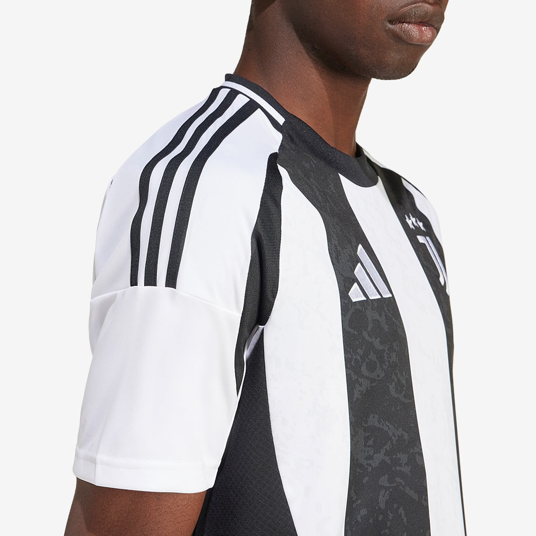 Camisa Adidas Juventus FC 2024/25 I, detalhe da manga