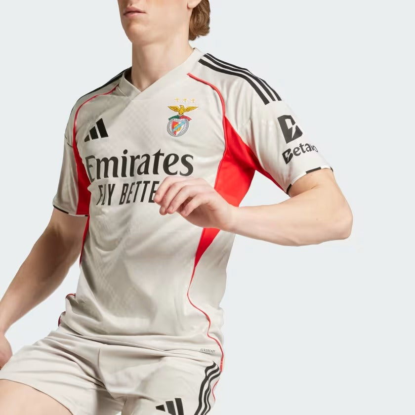 Camisa Benfica 2025/26 II, detalhe do escudo