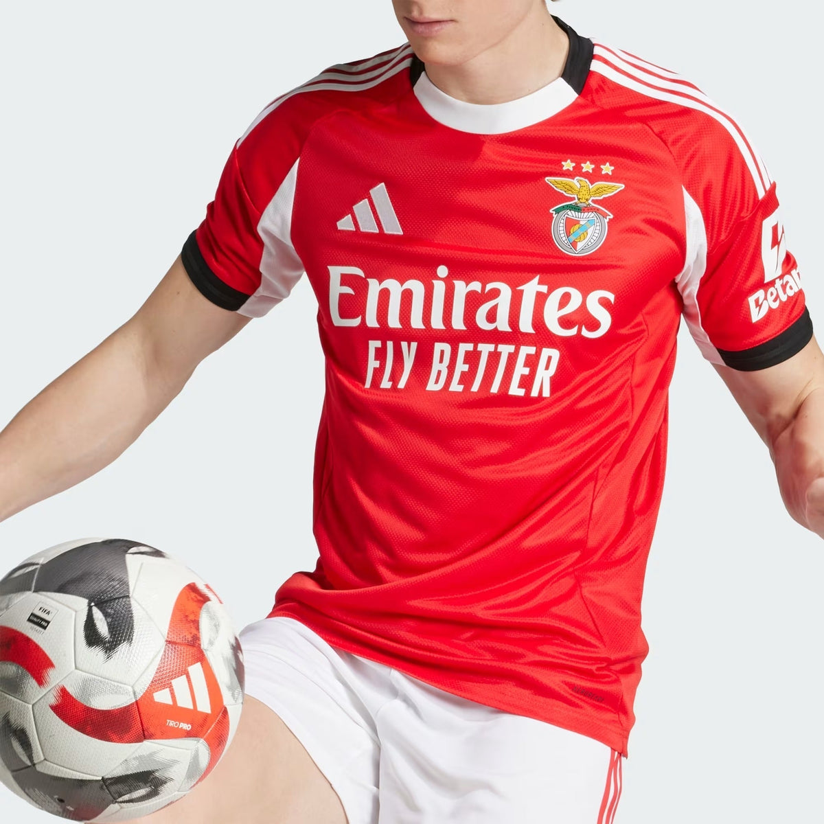 Camisa Benfica 2025/26 I, detalhe do escudo