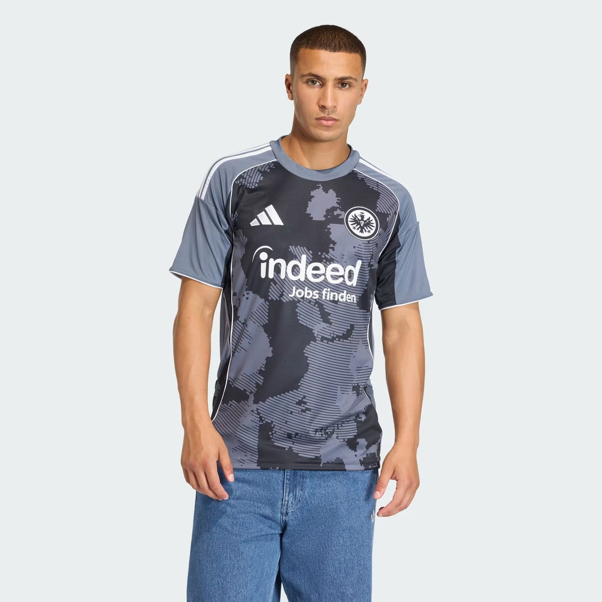 Camisa Frankfurt 2025/26 III, detalhe do escudo