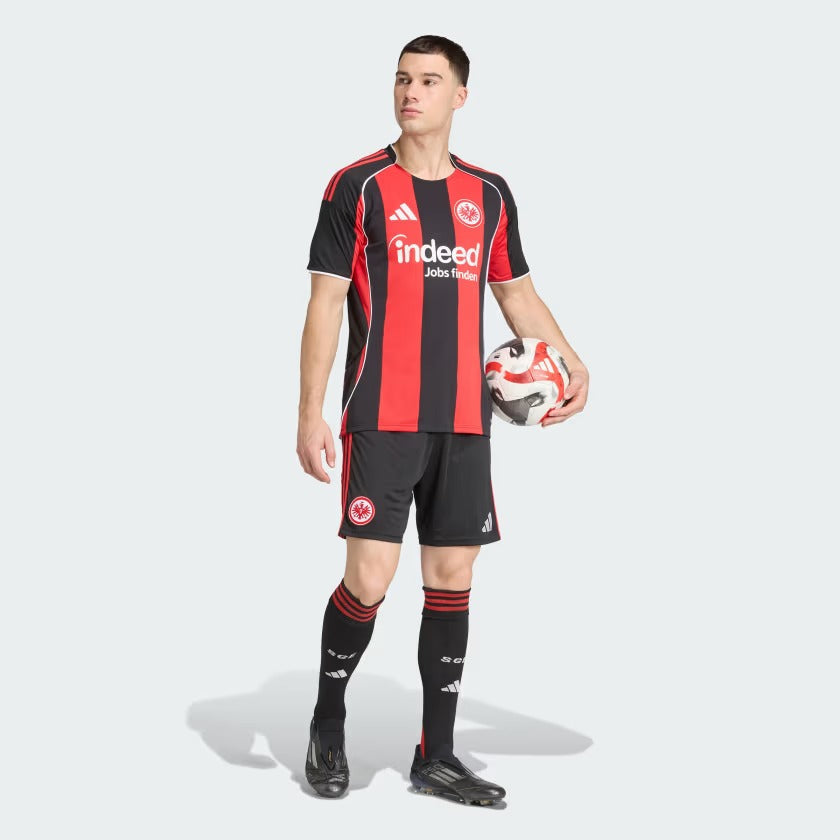 Camisa Frankfurt 2025/26 I, detalhe da gola